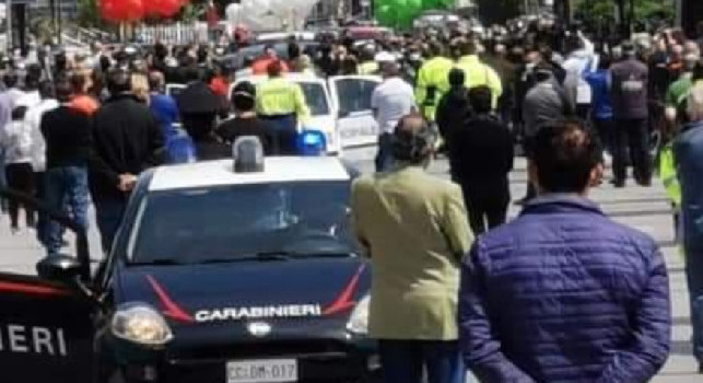 Coronavirus: anche politici, sindaci e dirigenti al funerale di Saviano! Ora multe e tamponi