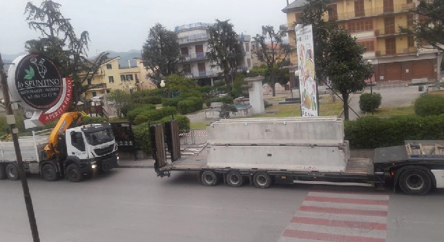Saviano diventa zona rossa, blocchi di cemento posti ai confini del paese [FOTO]