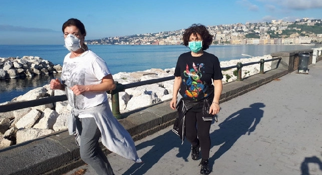Coronavirus, controlli al mare: vietato prendere il sole in spiaggia