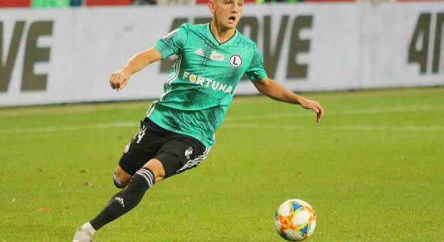 Il Legia Varsavia smentisce l'offerta per Karbownik: Non sappiamo nulla, il Napoli conosce le nostre aspettative