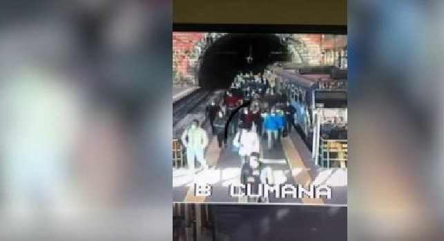 Coronavirus, Circumflegrea stracolma e senza controlli. La protesta dei sindacati Eav: Treno Eav super affollato e nessun distanziamento