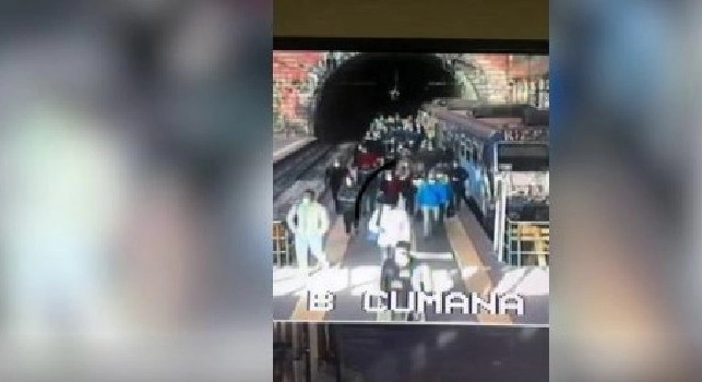 Coronavirus, Circumflegrea stracolma e senza controlli. La protesta dei sindacati Eav: Treno Eav super affollato e nessun distanziamento