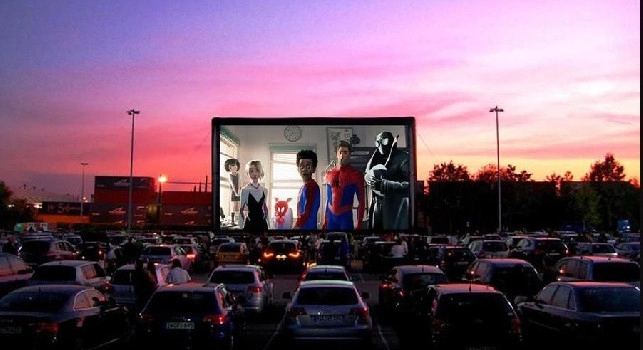 Drive-in all'Ippodromo di Agnano, chiuso l'accordo! Mille posti per cinema e teatro, in due nella propria auto
