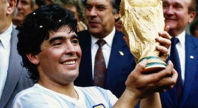 France Football al lavoro per il dream team: anche Maradona e Totti tra i candidati!