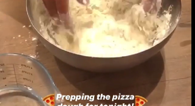 Demme prepara la pizza