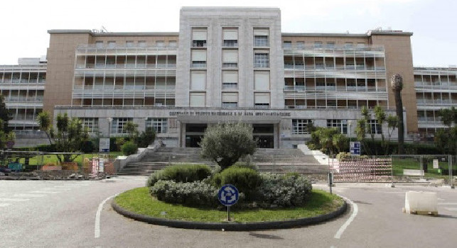 Coronavirus, i malati tornano a casa: chiudono i reparti Covid al Policlinico e al Monaldi