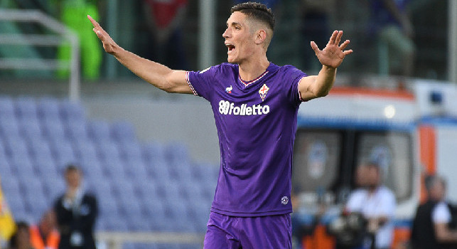 Fiorentina, Milenkovic all'intervallo: Vogliamo chiudere bene la stagione! Dura giocare col Napoli, dobbiamo restare concentrati