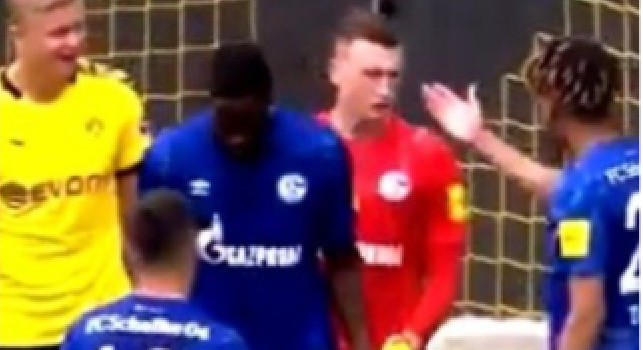 Bundesliga - Vatti a scop*** tua nonna, l'insulto shock di Todibo ad Haaland