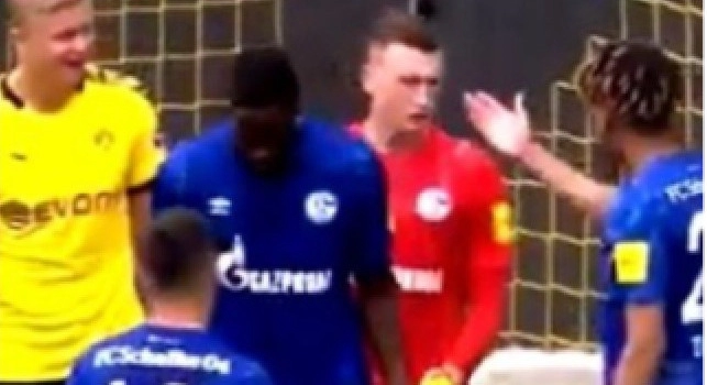 Bundesliga - Vatti a scop*** tua nonna, l'insulto shock di Todibo ad Haaland