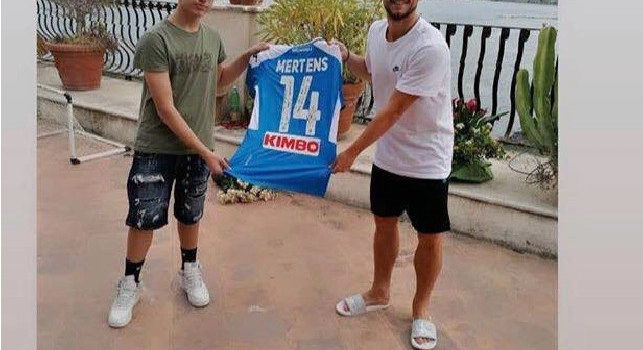 Dries Mertens con il ragazzino aggredito ai Colli Aminei
