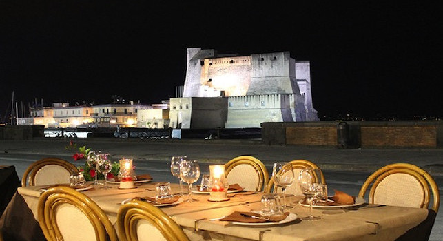 Coronavirus Napoli, CdM: De Magistris studia la delibera, 'ok' a bar e ristoranti per mettere tavoli gratis all'aperto ovunque!