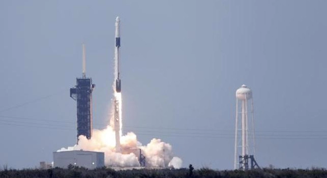 Space X, mostrate le immagini della Terra vista dallo spazio: il Napoli retwitta