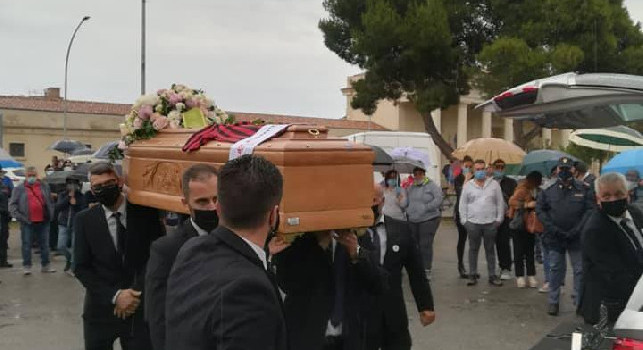 Funerale sorella Gattuso, il mister Ssc Napoli saluta per l'ultima volta la sorella Francesca [FOTO]