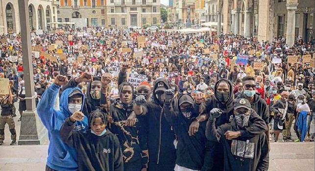 Mario Balotelli in piazza per George Floyd
