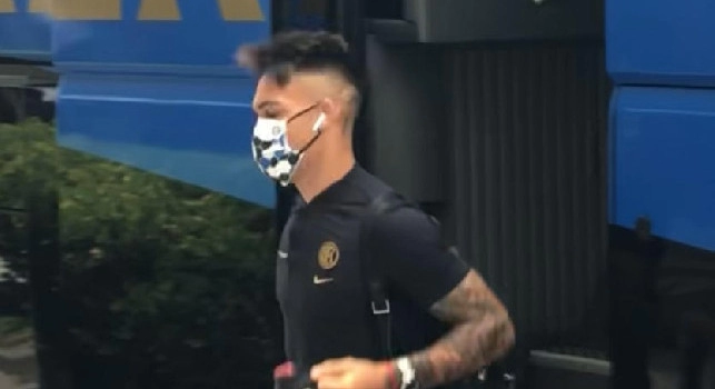 Inter all'Hotel Vesuvio, concentrazione massima sul volto di Conte e squadra: ad attenderli un centinaio di tifosi [VIDEO E FOTO CN24]