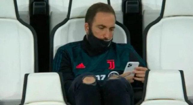 Higuain, il pap&agrave; ribadisce: Gonzalo non rinuncer&agrave; al suo contratto per andare in un&rsquo;altra squadra