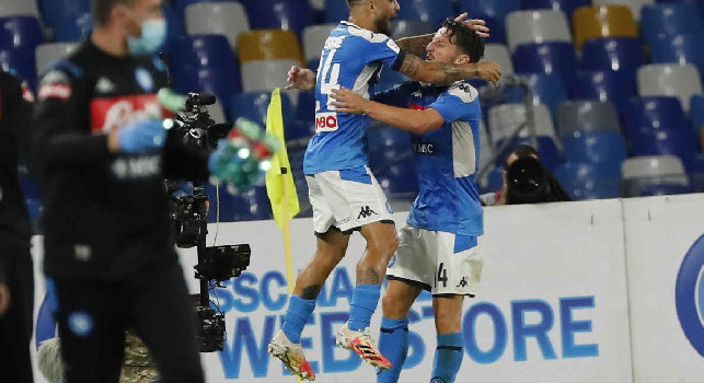 Repubblica - L'abbraccio sincero Conte-Gattuso, l'esultanza di Insigne e compagni per Mertens e la 'festa' a Eriksen: 'rotto' il protocollo antivirus