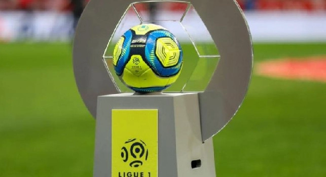 Ligue 1, il Saint Etienne chiede il rinvio della partita contro il Lione: troppi casi di Coronavirus