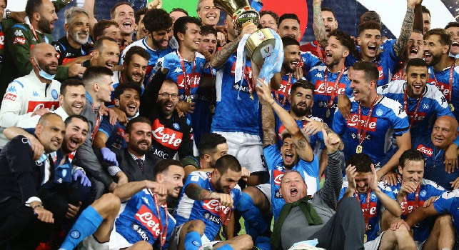 Napoli-Juventus dalla A alla Z: Dal 'tuppo' di CR7 ai tifosi di FIFA '98, Higuain &egrave; la prova che il nero sfina! Sarri? Zero tituli!