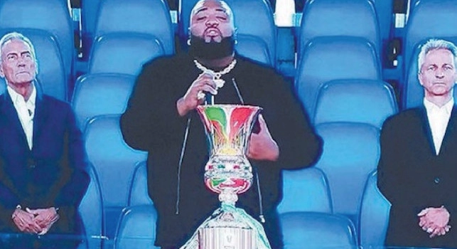Coppa Italia, Libero: Sylvestre ha cantato l’inno di Mameli solo perché è nero: non conosceva le parole