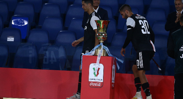 Caos Juve, Cristiano Ronaldo scarica Sarri e fa parlare la famiglia