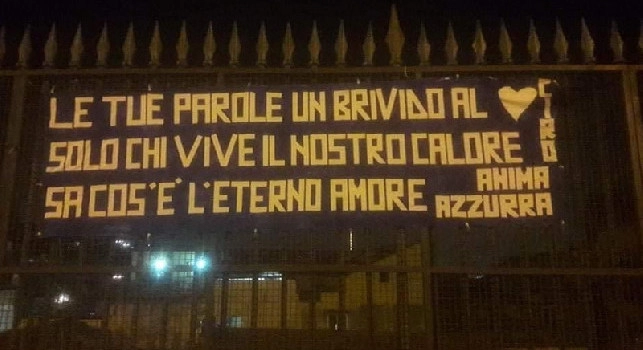 Dedica dei tifosi a Mertens: ecco lo striscione nella Sanit&agrave; [FOTO]