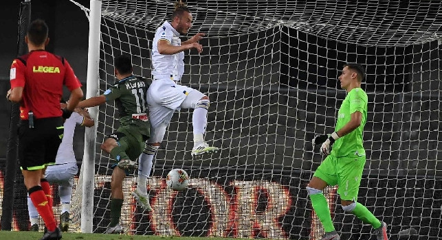 Lozano sigla il 2-0, il Napoli retwitta il gol con telecronaca spagnola [VIDEO]