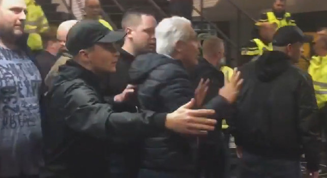Ansa - Olanda, tifosi allo stadio ma senza cantare o si torna a chiudere tutto