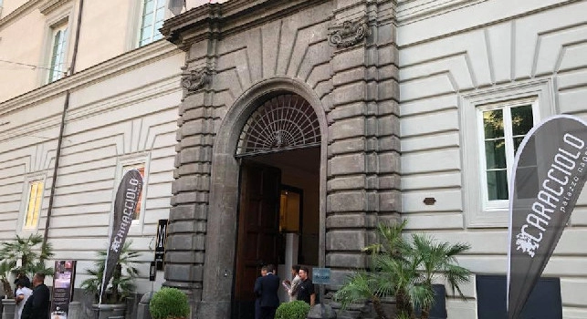 Ritiro Napoli, cambia la location per la sfida alla Roma: gli azzurri <i>riaprono</i> un hotel in centro [ESCLUSIVA]