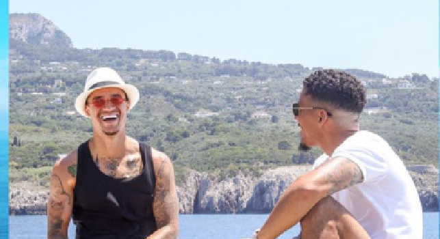 Relax a Capri, Allan ritrova Coutinho in barca [FOTO]