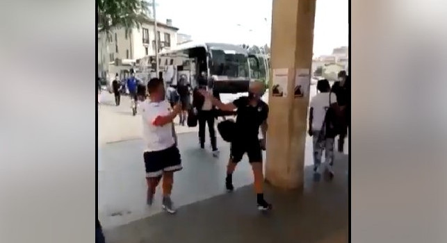 Forza Napoli!. Tifoso stuzzica Gasperini, risposta choc del'assistente dell'allenatore dell'Atalanta