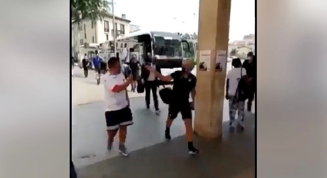 Forza Napoli!. Tifoso stuzzica Gasperini, risposta choc del'assistente dell'allenatore dell'Atalanta