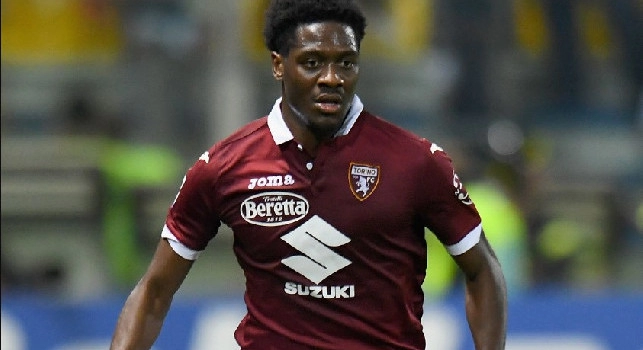 Gazzetta - Aina nel mirino del Napoli? L'esterno nigeriano del Torino è nella lista azzurra, concorrenza in Premier League