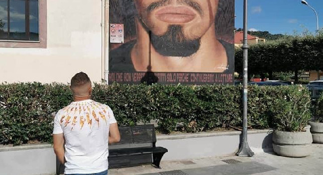 Lobotka in 'pellegrinaggio' a Quarto davanti al murales di Hamsik [FOTO]