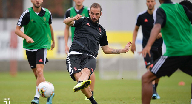 Juventus-Lazio, Higuain si fa male nel riscaldamento: gioca Dybala