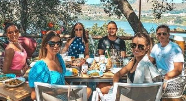 Lobotka e Zielinski a pranzo insieme: ci si gode la vittoria sul Sassuolo [FOTO]