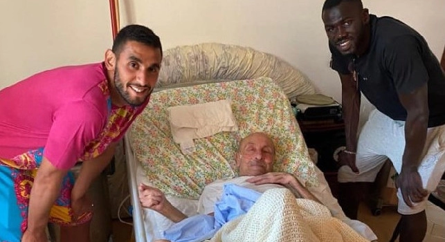 Il Mattino - Koulibaly e Ghoulam, gesto da brividi: visita a sorpresa a un tifoso del Napoli gravemente malato prima del decesso