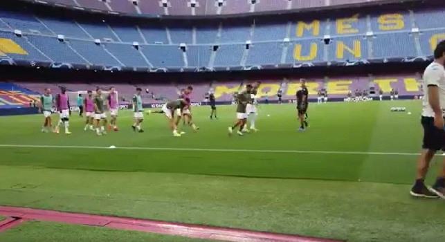 Barcellona-Napoli, in corso il riscaldamento degli azzurri al Camp Nou [VIDEO]
