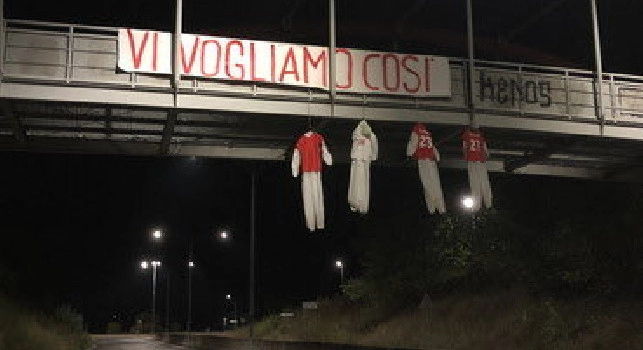 Perugia fantocci impiccati