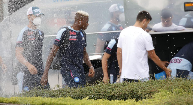 La prima volta di Osimhen e Rrahmani in azzurro e Gattuso in mascherina: il Napoli arriva a Castel di Sangro! [FOTOGALLERY CN24]