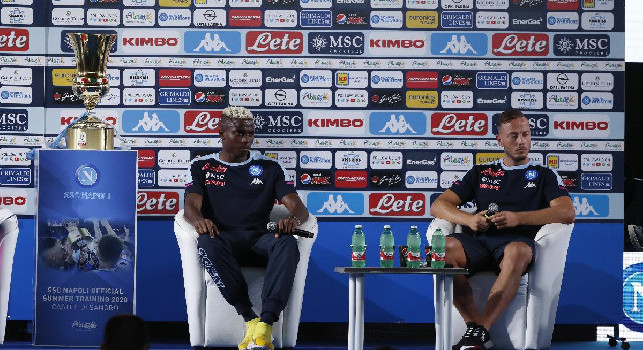 RILEGGI LIVE - Castel di Sangro, Osimhen: Qui mi sento a casa, voglio segnare alla Juve. Razzismo? Ho avuto dubbi, ma ho cambiato idea vedendo la città Rrahmani: Napoli grande squadra, nessuna differenza con le altre, Giuntoli: Lozano resta!