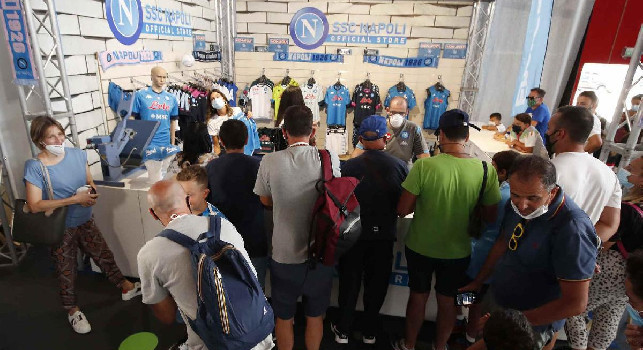 Sportitalia - Ritiro Napoli, pronta l'ordinanza della regione Abruzzo: si va verso i 1600 tifosi allo stadio
