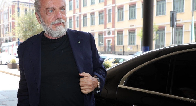 Gazzetta - Il Napoli tra le cinque squadre che non ha ancora pagato gli stipendi: De Laurentiis entro marted&igrave; salder&agrave; l'ultimo trimestre