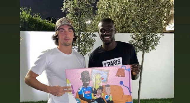 Koulibaly 'Simpsonizzato': questo il ritratto ricevuto in regalo da Steart [FOTO]