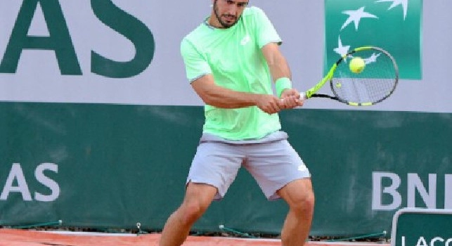 Tweet SSC Napoli: Complimenti a Lorenzo Giustino che si è qualificato al secondo turno del Roland Garros