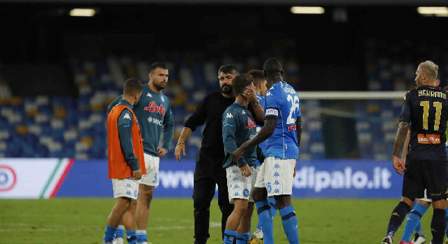 Nel Napoli preoccupa la positività di Behrami: è uscito dal campo abbracciato a Gattuso