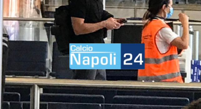 Milik ha lasciato Napoli con un aereo privato: attenderà il suo futuro lontano dalla città [FOTO CN24]