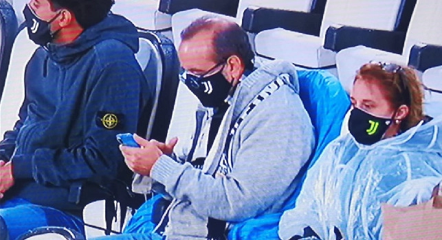 Tifosi Juve sotto la pioggia allo Stadium per assistere al 3-0 a tavolino contro il Napoli [FOTO]