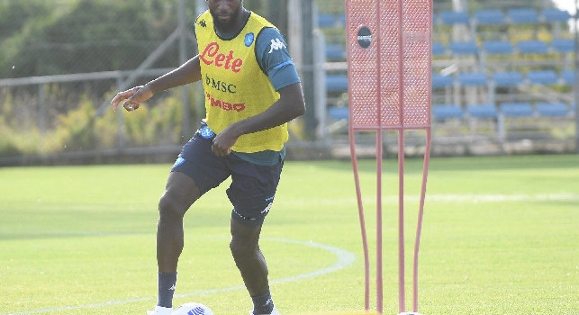 Vigilia di Europa League, il Napoli pubblica sei minuti della seduta mattutina [VIDEO]
