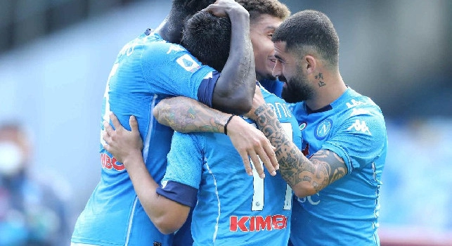 Pagelle Napoli-Atalanta: Osimhen incute timore a tutti, Lozano rapace! Politano tremendo, Bakayoko lotta su ogni pallone! Ghoulam e Malcuit esterni alti è surrealismo